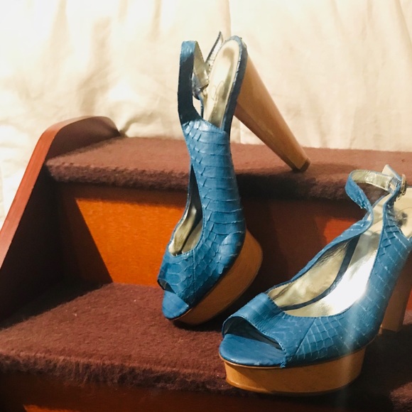 Jessica Simpson Blue Leather Platforms. - Picture 4 of 5